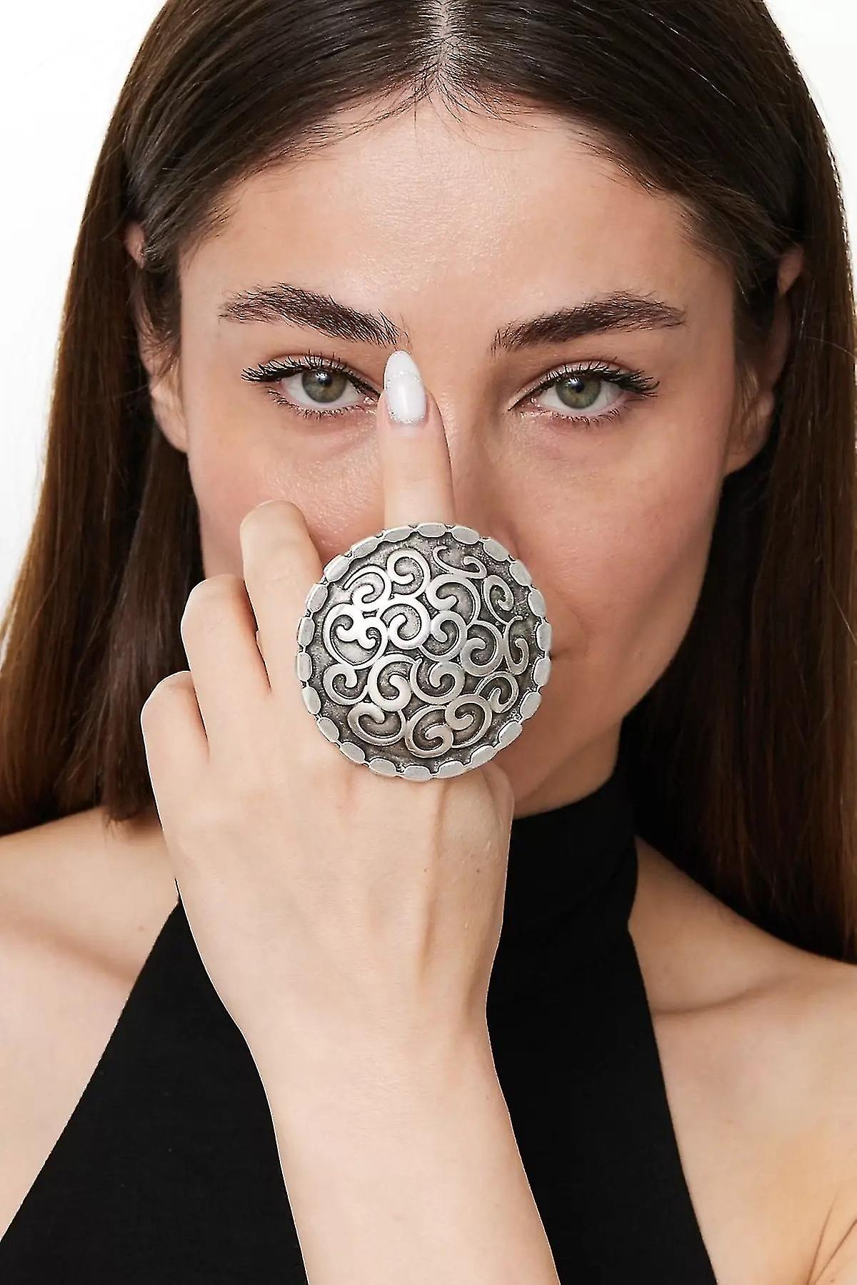 ZeyDor Embossed Abstract Engraving Ring