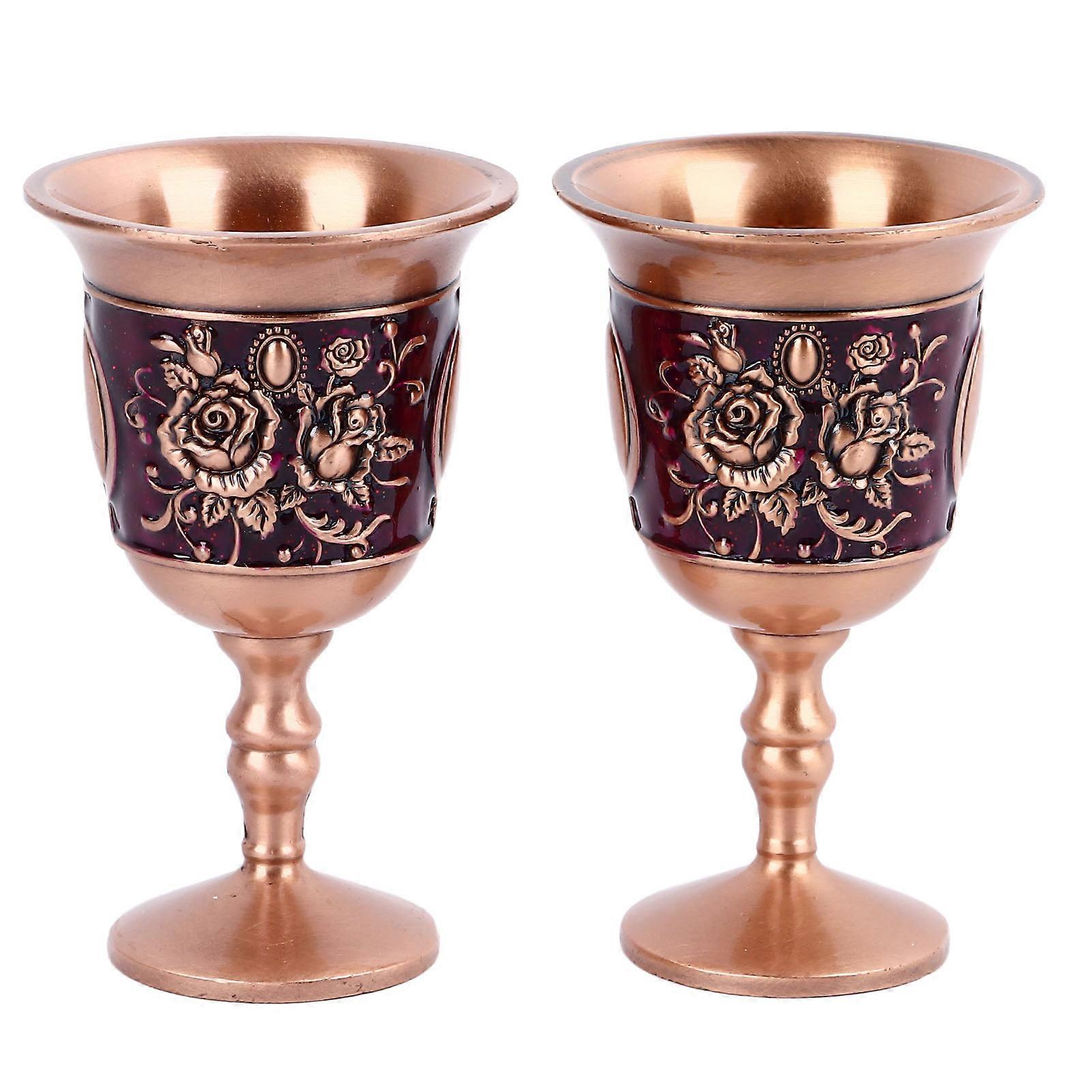 2個のヴィンテージメタルワイングラススタイリッシュなエンボス加工レトロなヨーロピアンスタイルのメタルワイングラスティーコーヒーカプチーノを提供するため