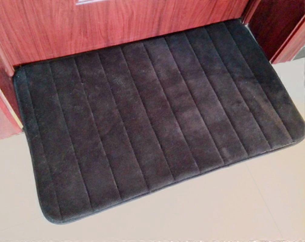 thickened Coral Fleece Carpet Slow Rebound Striped Carpet Non-slip Floor Mat Black (40x120 cm)
