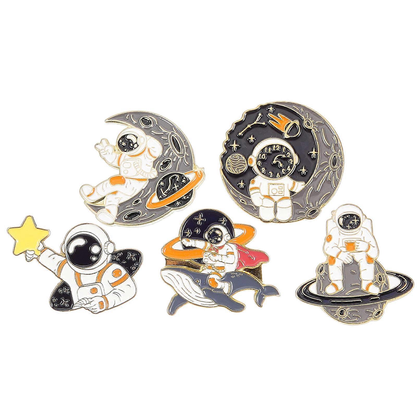 かわいい宇宙飛行士ブローチピンジャケット、バックパック、衣類アクセサリー用の耐久性のある漫画の金属製ラペルピン友達のためのスタイリッシュなデザイン(5個)