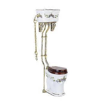 Banheiro estilo vitoriano vintage, vaso sanitário de porcelana, casa de bonecas em miniatura, branco e dourado