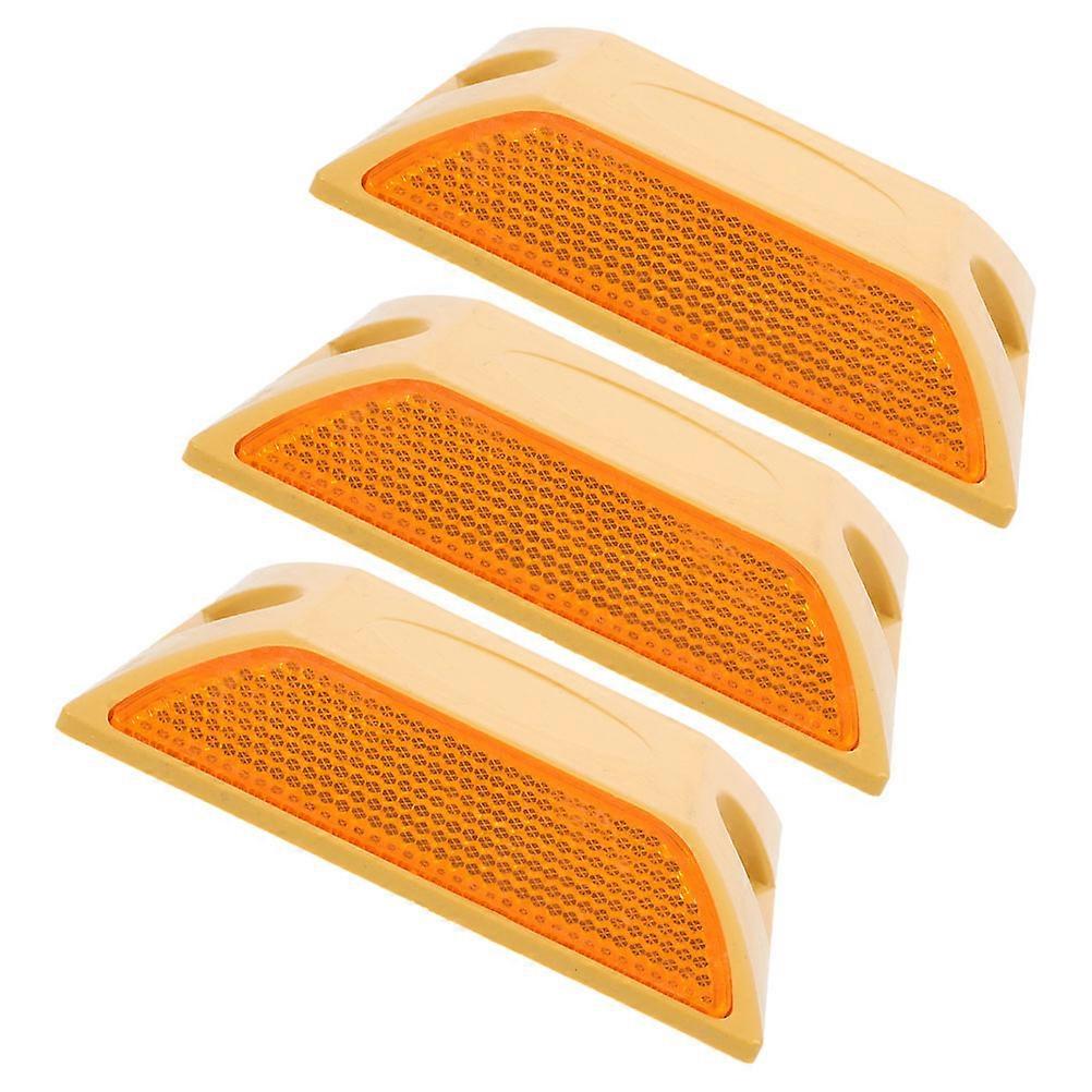 Dual Sided Reflective Plastic Road Studs for Highway Safety 3Pcs Markers