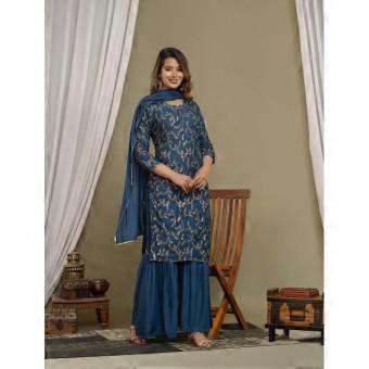 Damklänning i viskos och rayon, designad för fest, bestående av kurta (långärmad tunika) och sharara (vidbyxor).