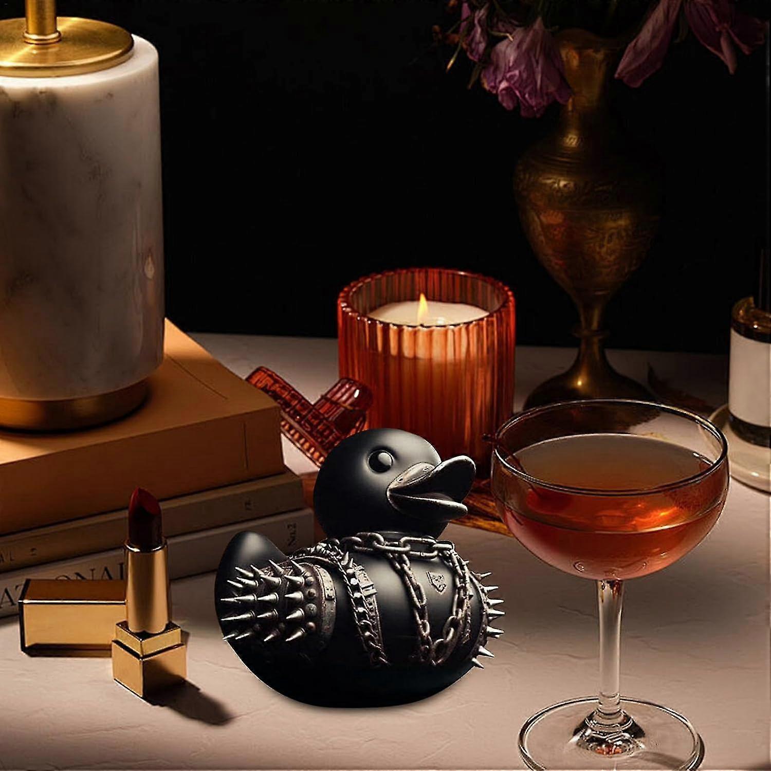 Duckieville Gothic Ente Statue - Schwarze Rocker Ente Aus Harz 9x8x6cm Sammlerfigur