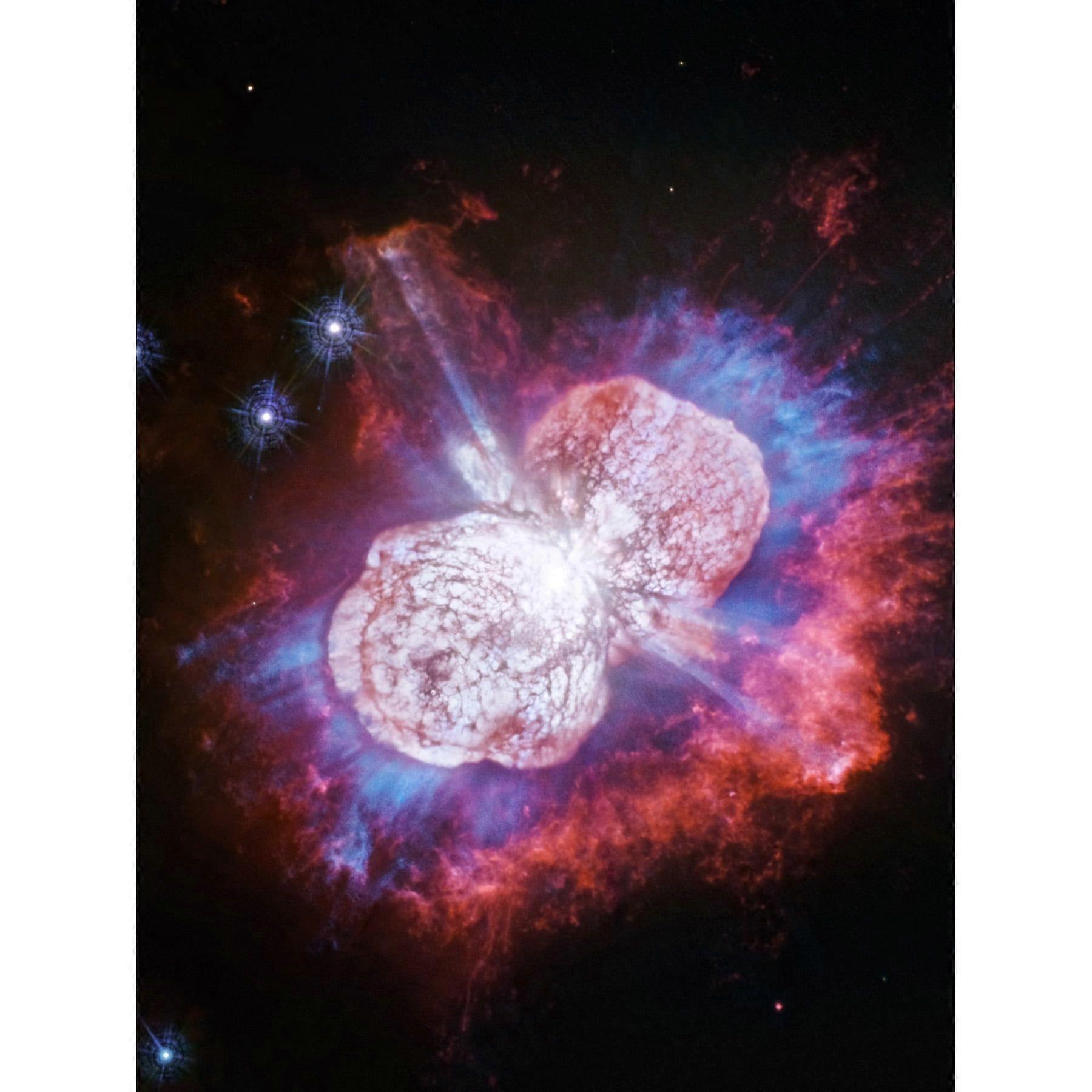Hubble Space Telescope Image Eta Carinae Petulant Star Red Blue Bipolar Bubbles Observations In UV Light Uncover Magnesium Embedded In Warm Gas Large 