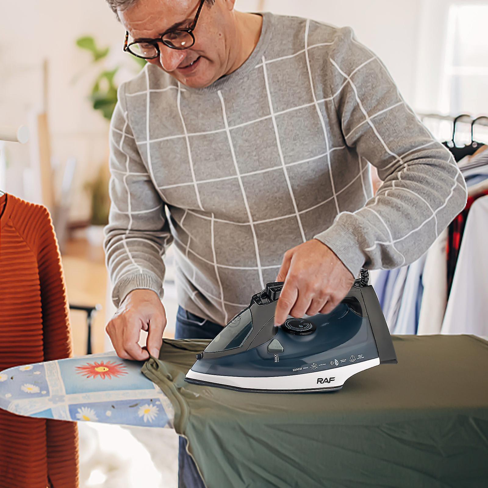 مكواة السفر الخبرة الصف 2200W مكواة بخار للملابس مع خدش سريع حتى الحرارة المضادة ، قبضة الراحة ، ثقوب البخار الموقف الحقيقي