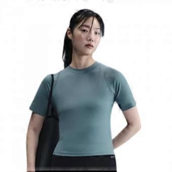 Top a coste Nike Zenvy con logo Swoosh, modello da donna.