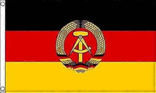 Große DDR-Flagge