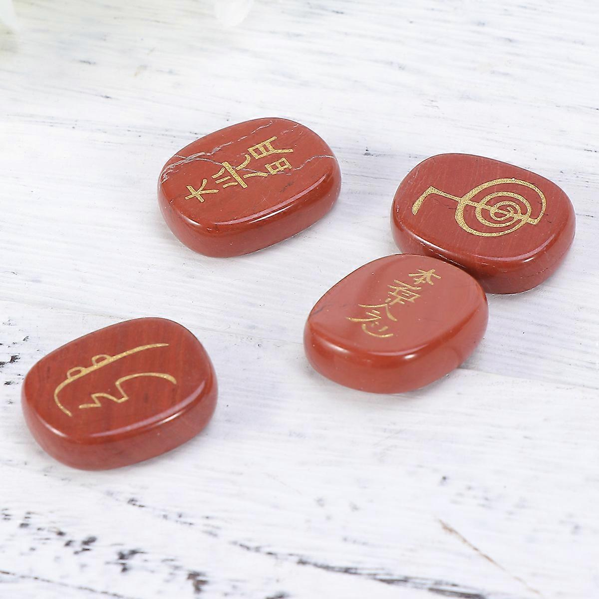 Röd chakra ädelsten för set med 4 graverade palmstenar