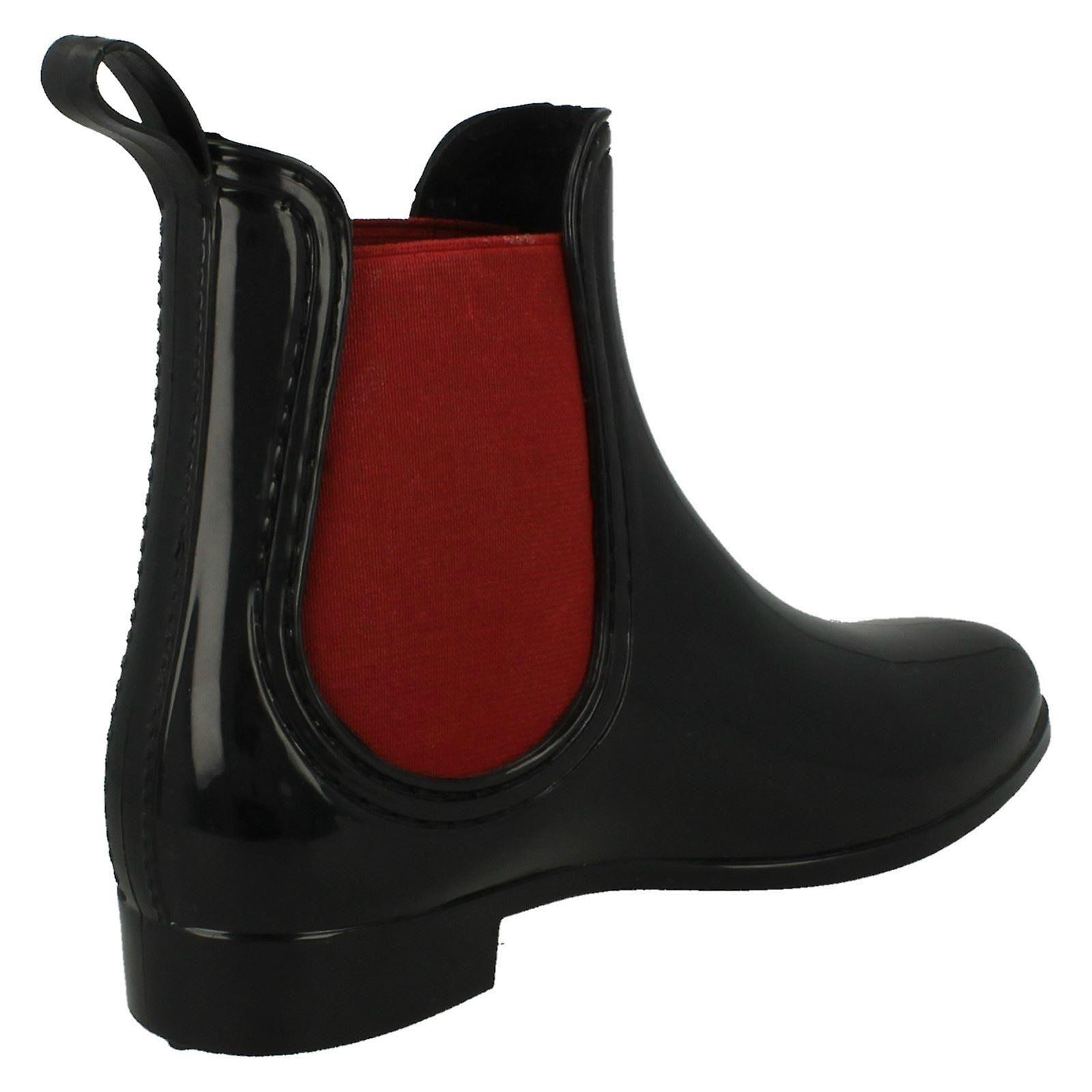 chelsea boot style wellies