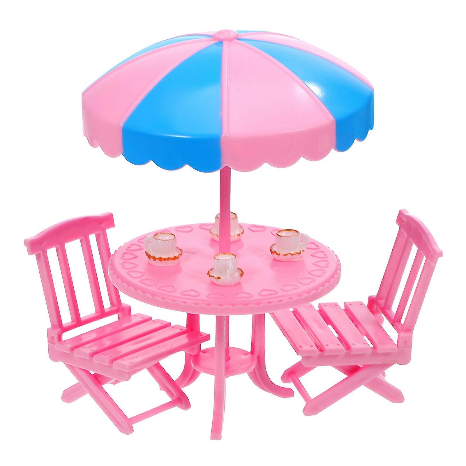 It sounds like you're referring to a **miniature landscape decoration set**, which includes items like:
**Gold trimmed coffee cups**
**Pink table