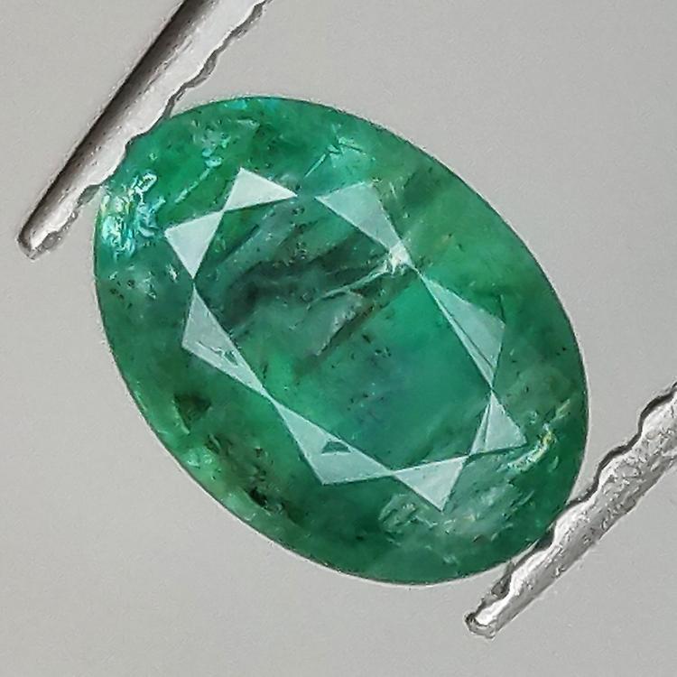 0.98 قيراط قطع بيضاوي الزمرد 7.1x5.1mm awo24