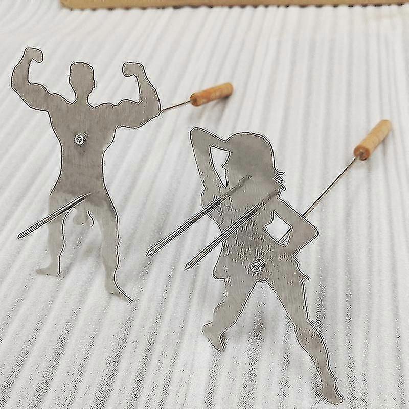 1 sarja BBQ-vartaita, hot dog -mies, vaahtokarkki-nainen, paistinpannu, nuotiotikku