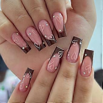 Uñas postizas acrílicas largas y cuadradas reutilizables con punta francesa marrón y corazón de diamantes de imitación rosas.