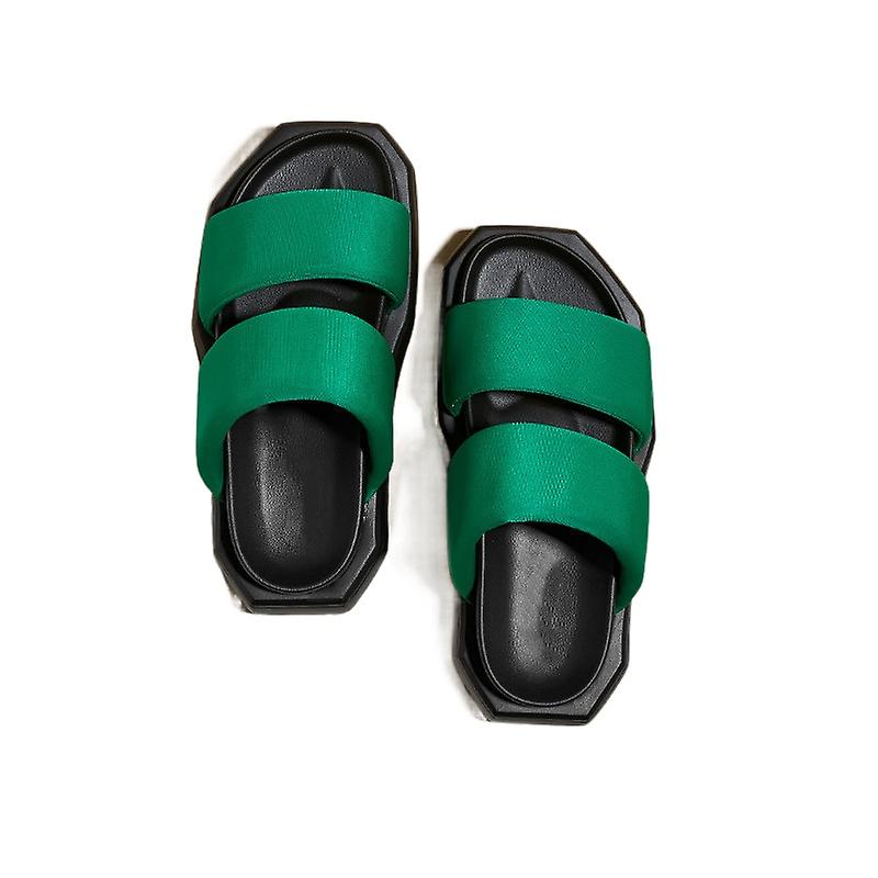 Hausschuhe mit dicker Sohle