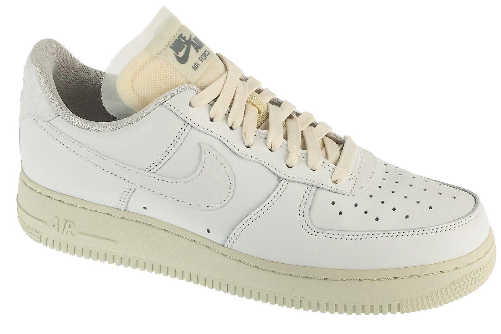 Ténis Nike Air Force 1 Low Premium