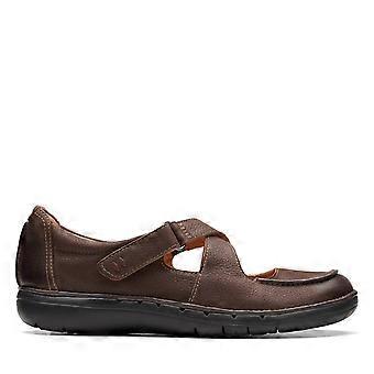 Clarks Adult Womens Un Loop Strap Loafer Flats