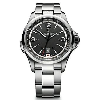 Victorinox Night Vision Quartz analoge man horloge met RVS armband V241569