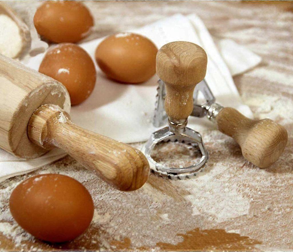 Ravioli Cutter, Pretty Ravioli Former with Wooden Handle, Ravioli Stamp and Ravioli Cutter (Set of 5)