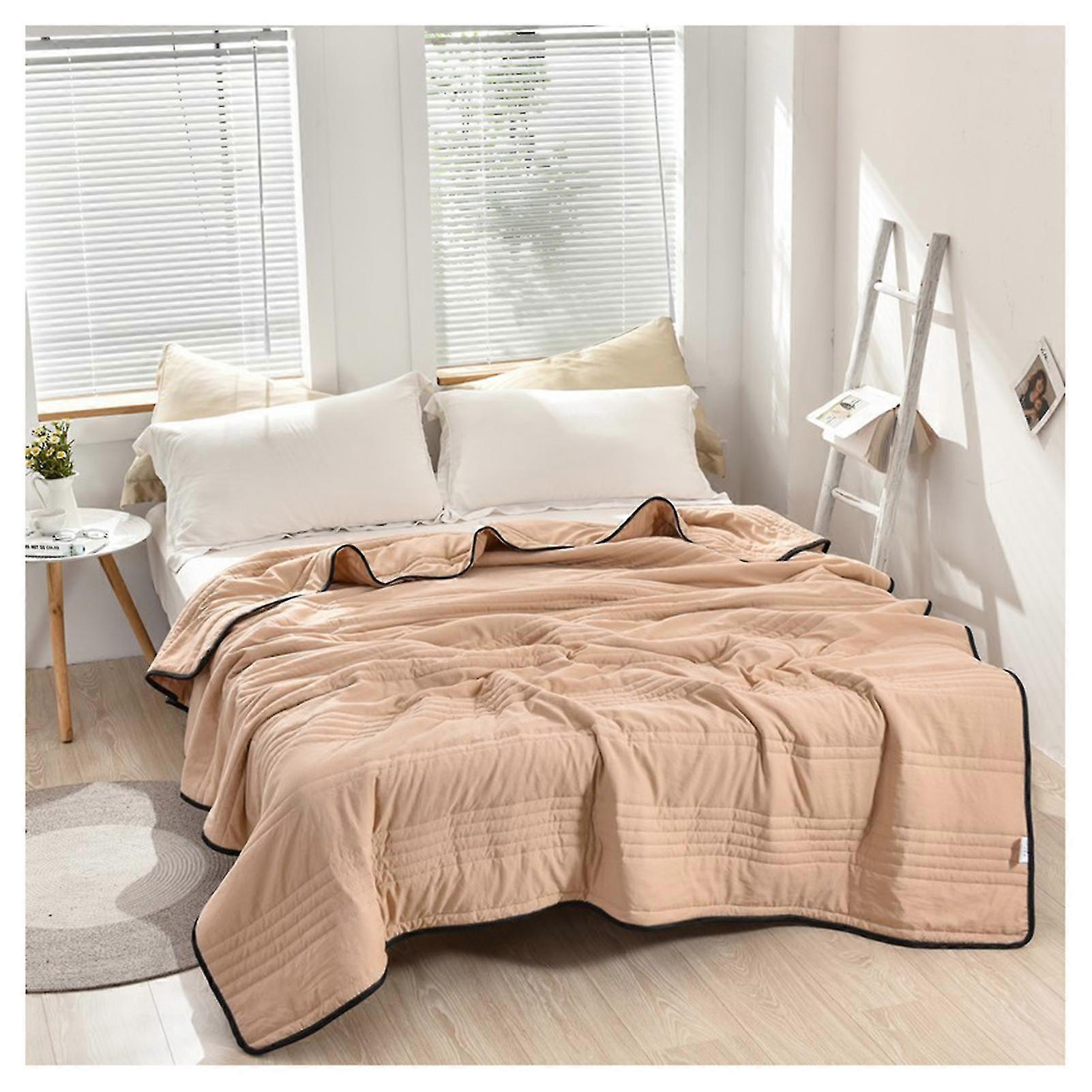 Solid color washable air conditioning quilt, thin summer quilt core