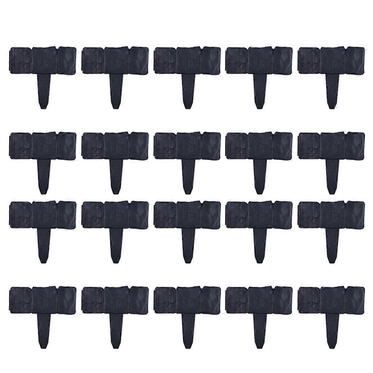 Černý plechový plastový plot, dělicí plot, imitace kamene nádvoří trávník vila dekorace malý plot