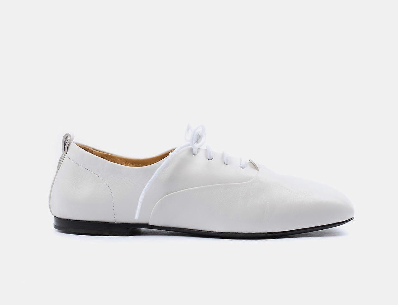 Via Della Paglia – Mara Women’s Low Derby Lace-Up Shoe in Calf Leather with Elegant Square Toe