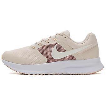 Nike Run Swift 3 Low Top - Naisten vapaa-ajan juoksukengät, beige/pinkki DR2698-107