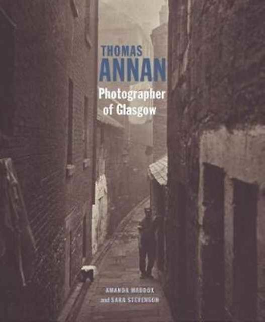 Thomas Annan  Photographer Of Glasgow by Sara Stevenson Hardback Book
