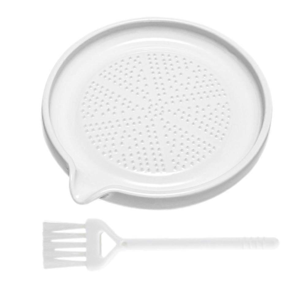 The product you're referring to is a **manual kitchen tool** designed for grinding, mashing, or crushing ingredients like **garlic, ginger, and