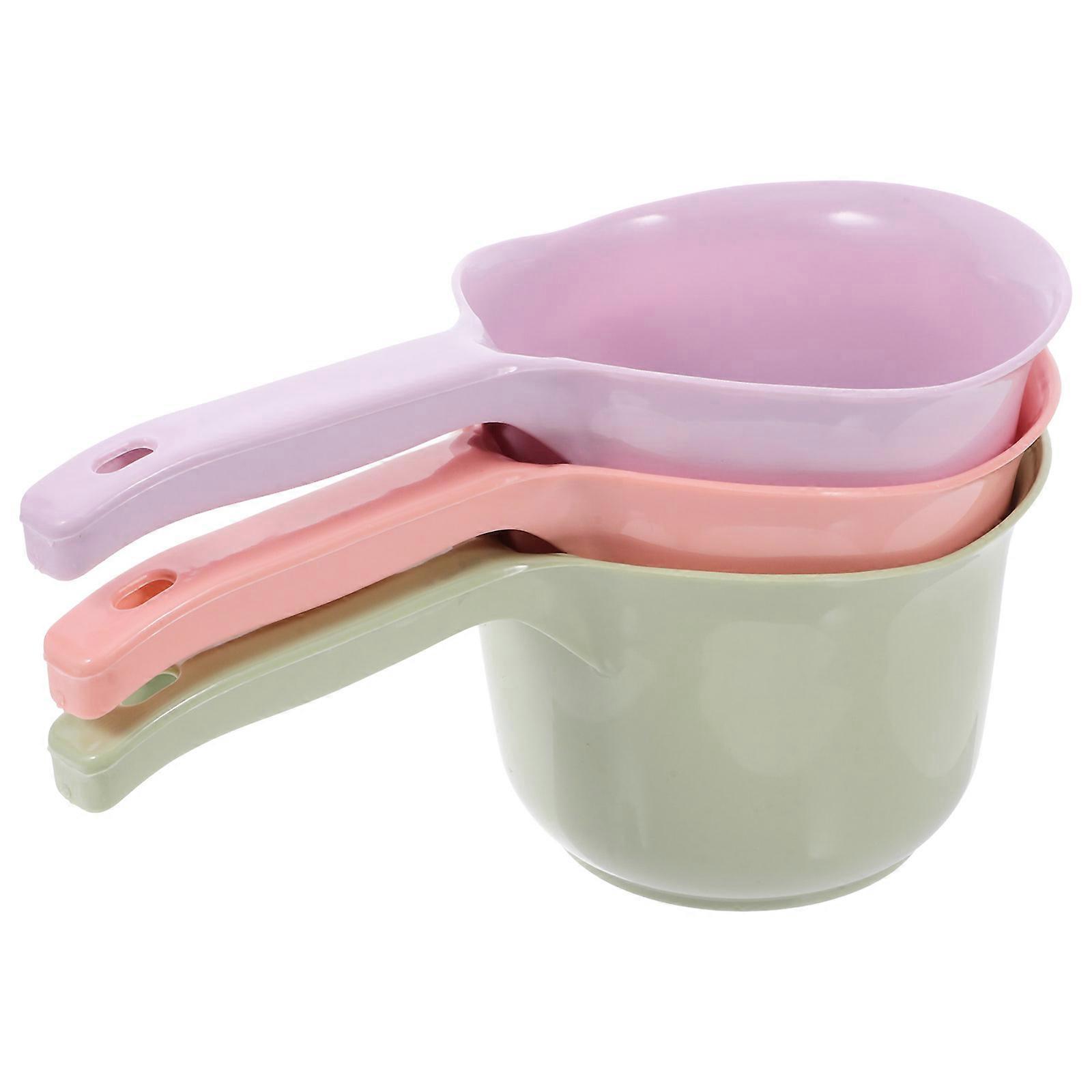 Versatile Plastic Water Ladle with Design for Kitchen and Bath Applications