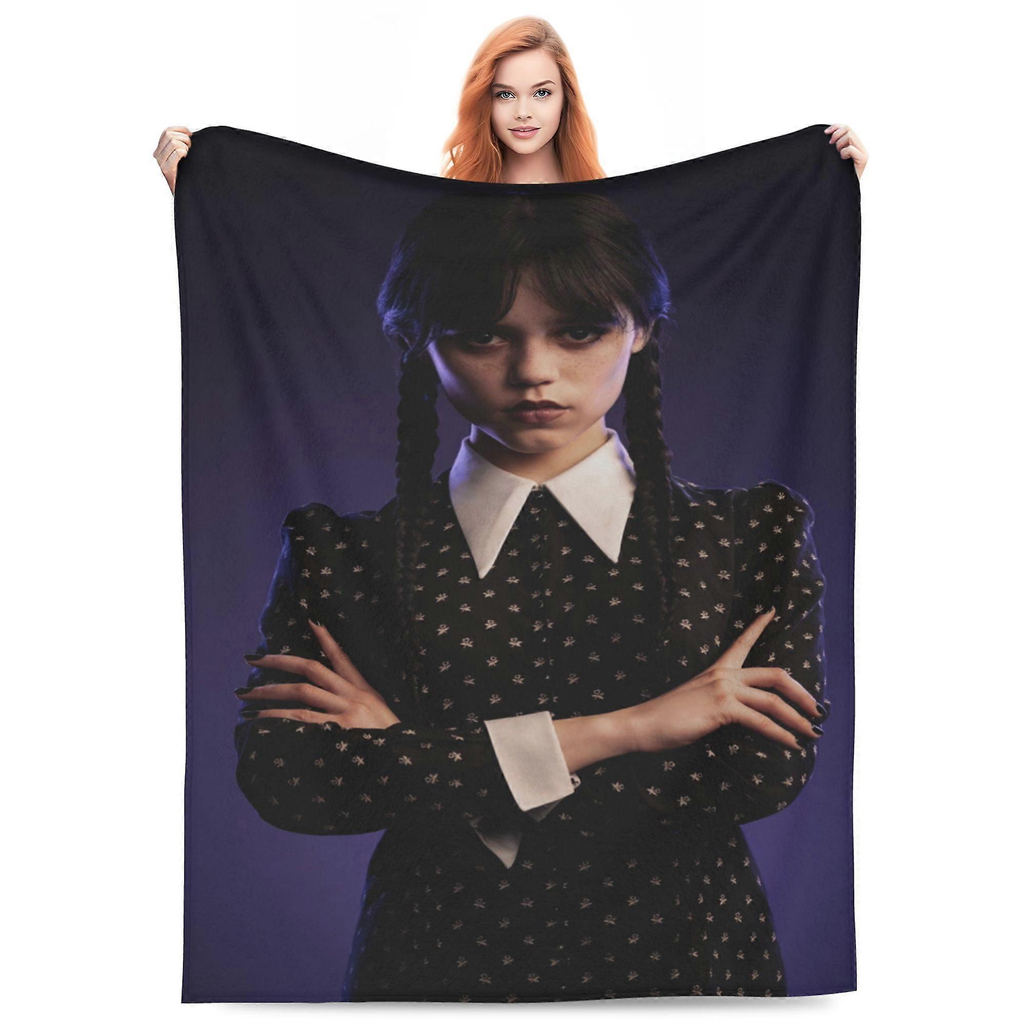 Couverture Mercredi Addams, 127 x 101 cm, polaire ultra douce et confortable, légère et chaude, idéale pour un canapé-lit ou un canapé, toutes saisons.