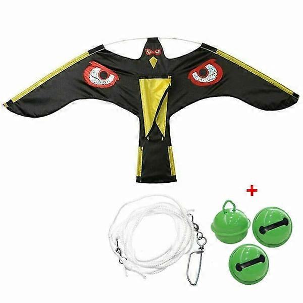 Lentävä haukka leija variksenpelätin ajaa lintuleija lintukarkotin puutarhan variksenpelättimen maatilan leijan karkotuslaitteeseen