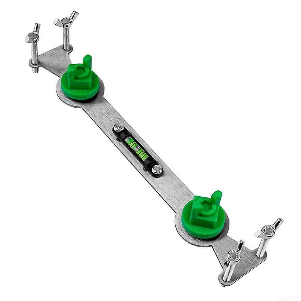 Leveling tool for hot and cold water pipes with integrated spirit level and adjustable mechanism for precision work