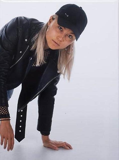 Etwas Fehlt by Alex Hannn Hardback Book