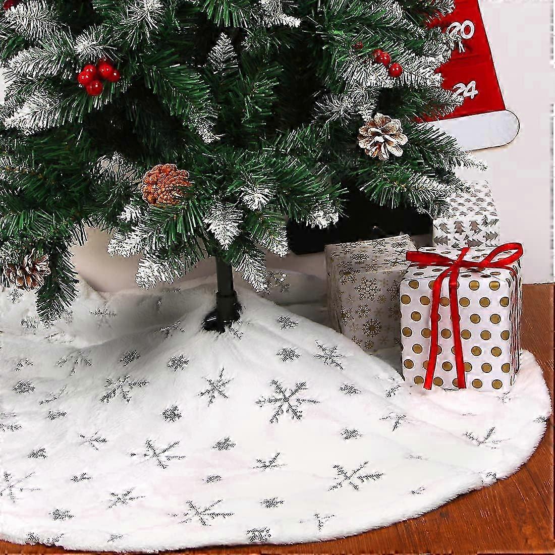 Christmas tree mat with plush fabric for Nordic style celebrations