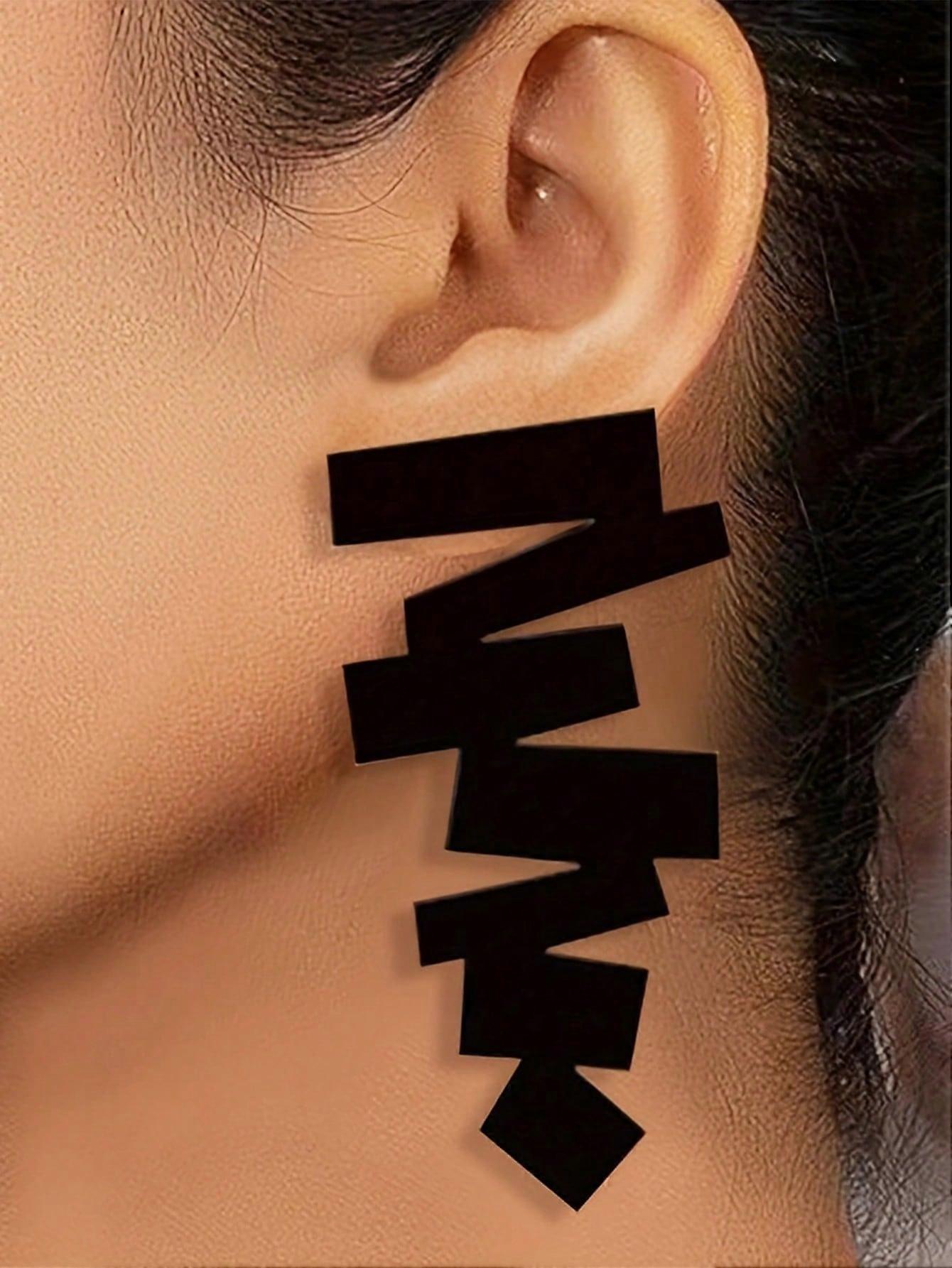 1 Pair New Creative Asymmetrical Dangle Earrings