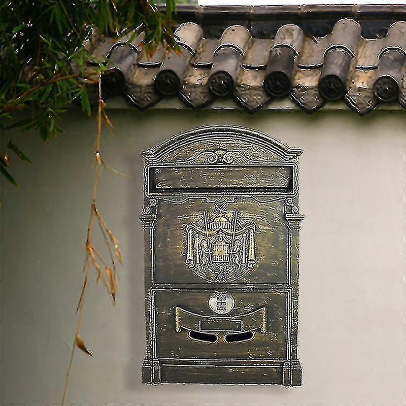 صندوق بريد معدني عتيق مع قفل تركيبي