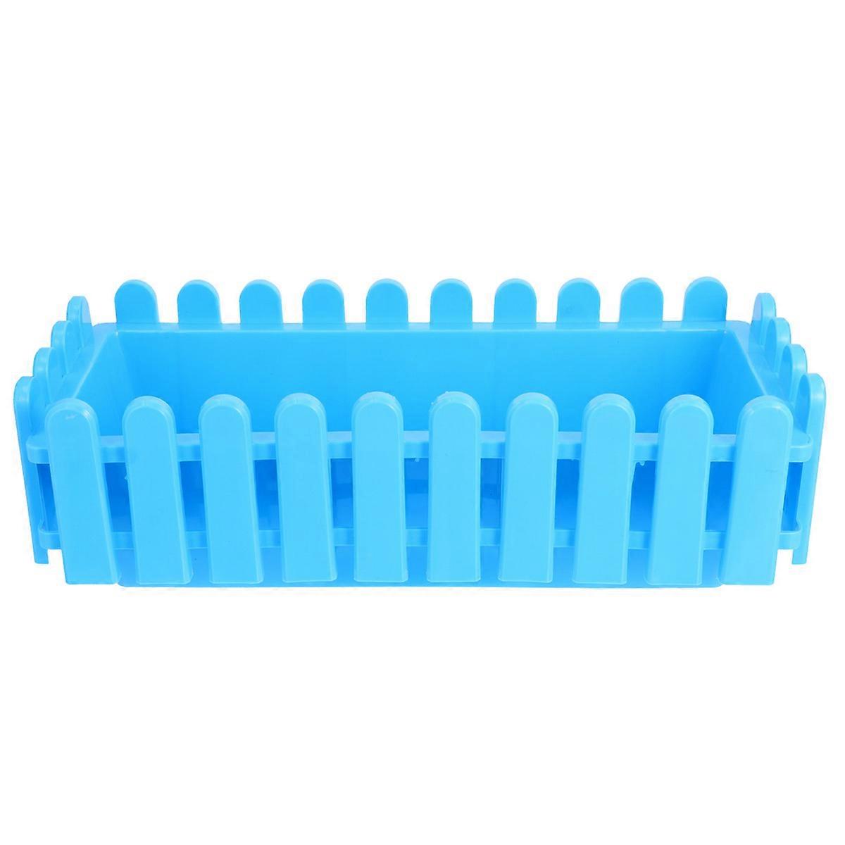 Maceta rectangular de plástico para flores, ideal para almacenar plantas.