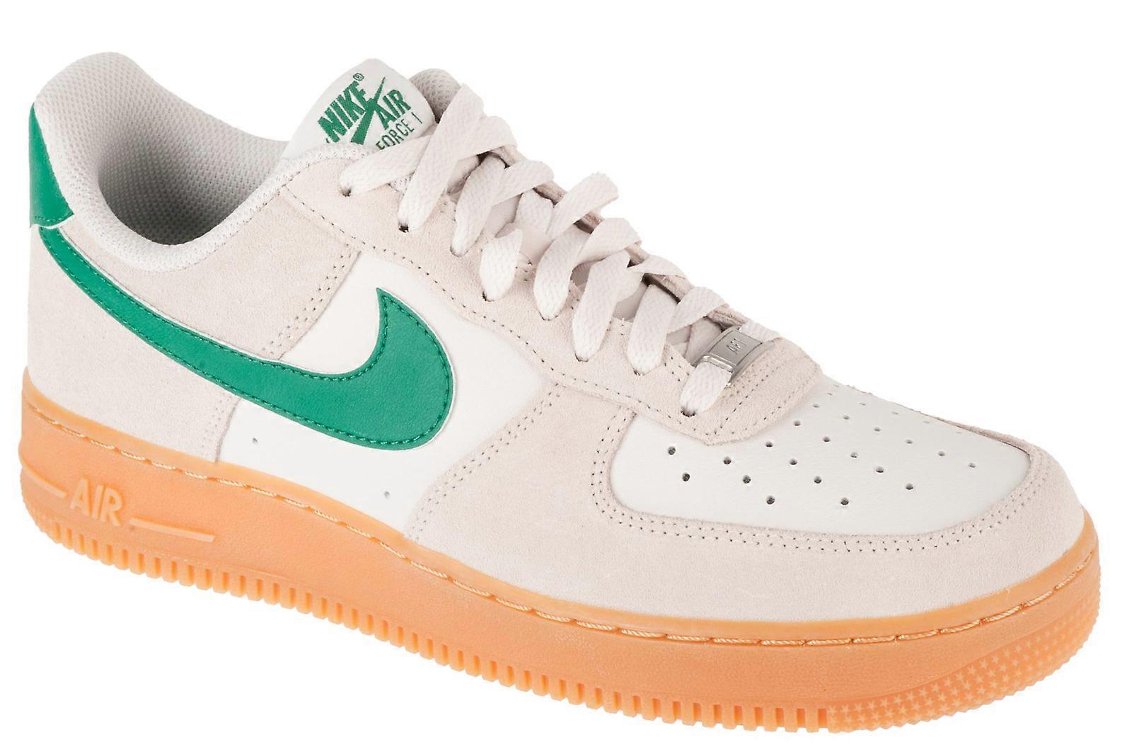 Tenisky Nike Air Force 1 07 LV8