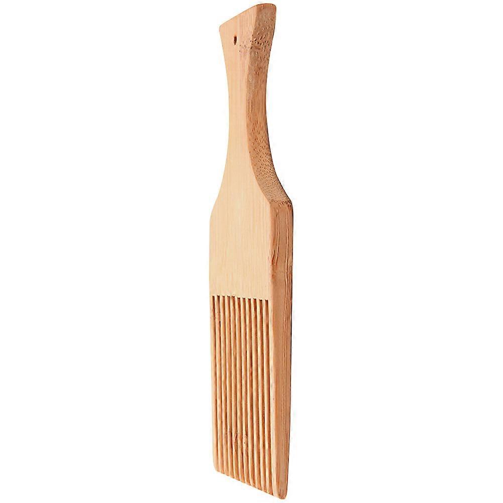 Pente de bambu cáqui para estilizar o cabelo e cuidar da barba.