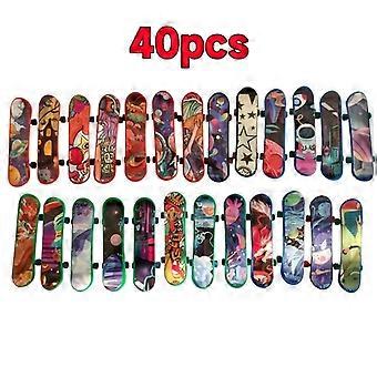 40er-Pack Mini-Finger-Skateboards, Entspannungsspielzeug für den Schreibtisch, ideal als Mitgebsel, Preise im Klassenzimmer, Geburtstagsgeschenk, Weihnachtsgeschenk, Halloween-Geschenk, Thanksgiving-Geschenk