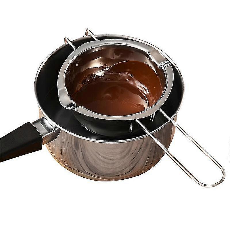 Potes de derretimento da manteiga de chocolate