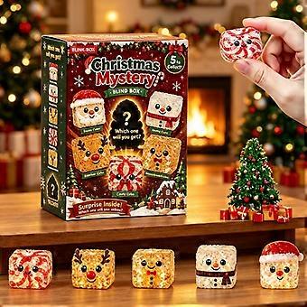 Kerstthema kubusvormig knuffelspeelgoed in een verrassingsverpakking, zacht en met langzame terugvering, schattig stressverlichtend knijpspeelgoed voor kinderen, ideaal als kerstcadeau of voor een feestje.