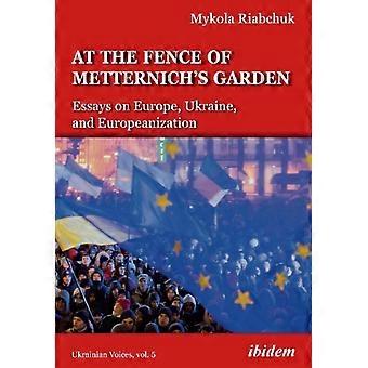 At The Fence Of Metternich's Garden - Mykola Riabchuk - Paperback - en Book