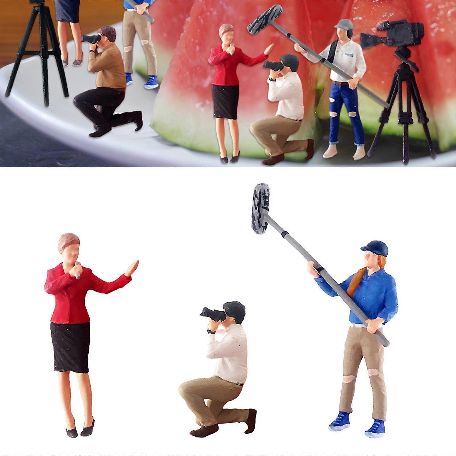 2pcs 1/64 Figures Broadcasting And Hosting Scene Railway DIY Projects Layout