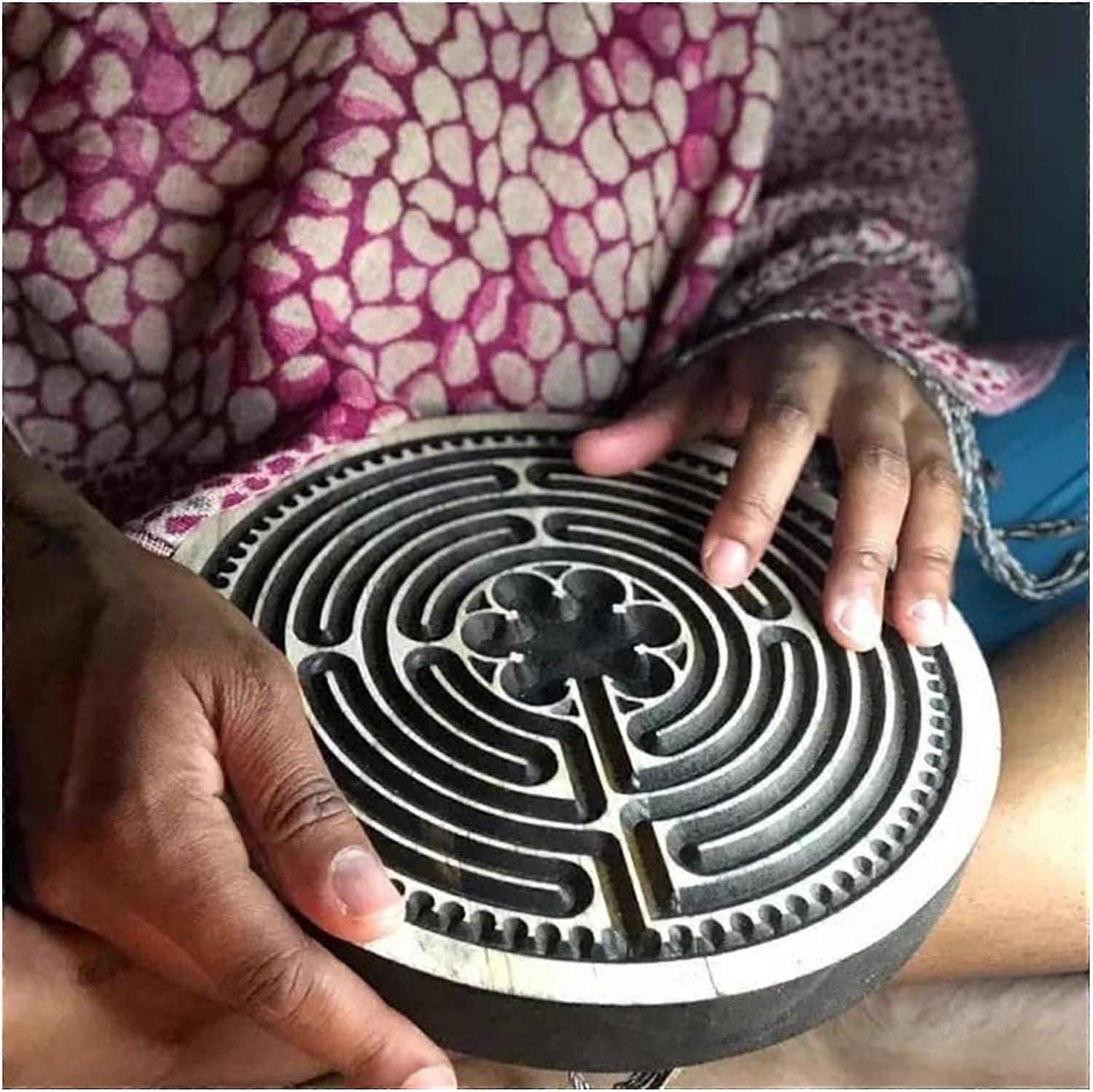 Meditation Finger Labyrinth Meditation-Relaxation and Decompression Wooden Finger Labyrinth Finger Labyrinth Tool