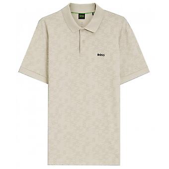 Herremodel fra Hugo Boss, kategori: "athleisure". Hugo Boss, herre, beige polo-skjorte med all-over print.