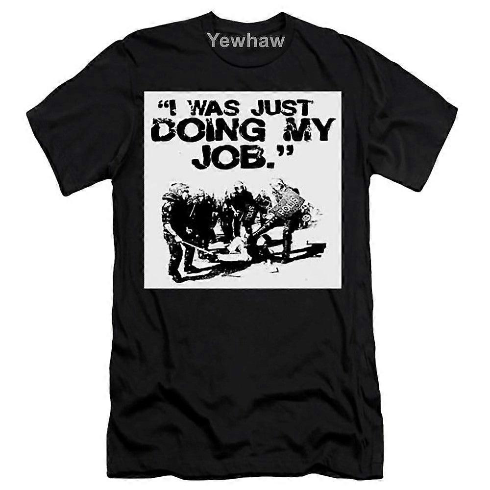 Tocmai îmi făceam treaba și tricoul Acab