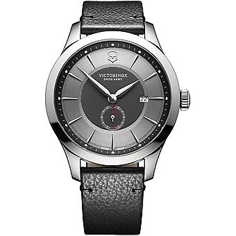 Alleanza Victorinox Swiss Quartz Analog Man Watch con Bracciale in acciaio invisioso V241765