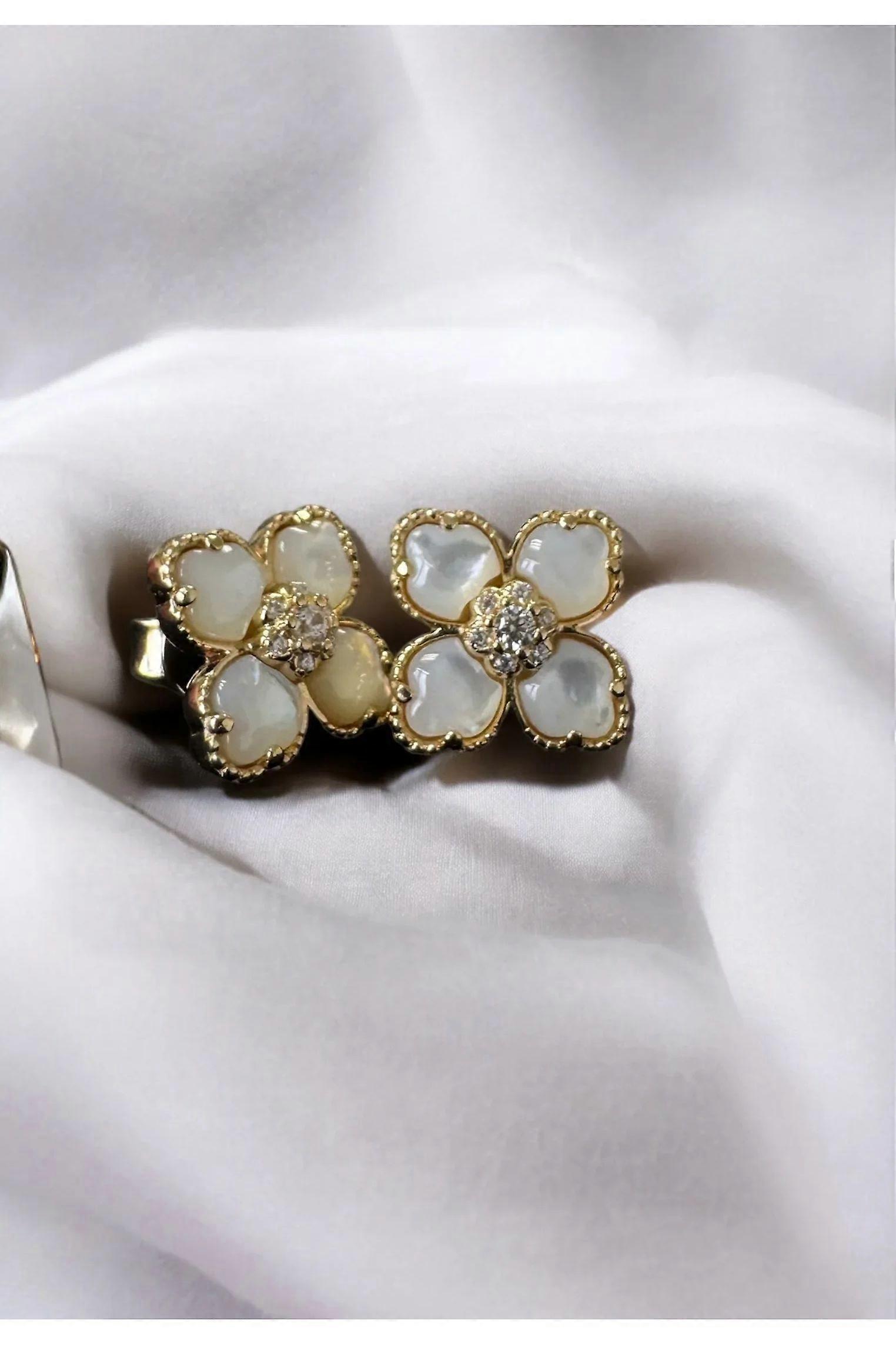 Latelita Women's Gold-Plated Mother of Pearl Flower Clover Stud Earrings - 1.5 cm x 1.5 cm